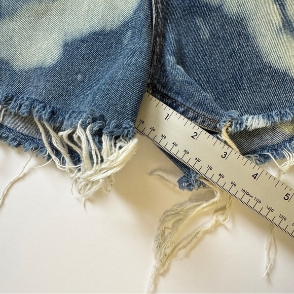Levi's High Waist Shorts Cloud Bleach Jeans Denim Each One Is Unique Blue Sz 27 - Picture 9 of 11